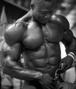 Usman Bathily musculos